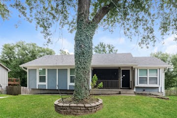 1611 S E 2ND TER LEES SUMMIT, MO 64063